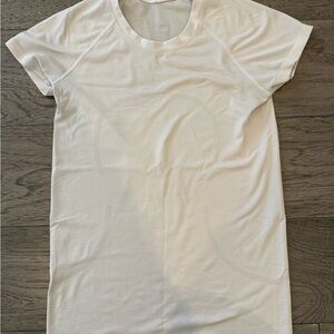 Lululemon white swiftly tech short sleeve shirt, 2.0 hip length